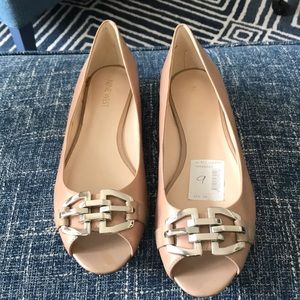 Nine West flats New with tag-never worn. Cute open toe and gold buckle detail.